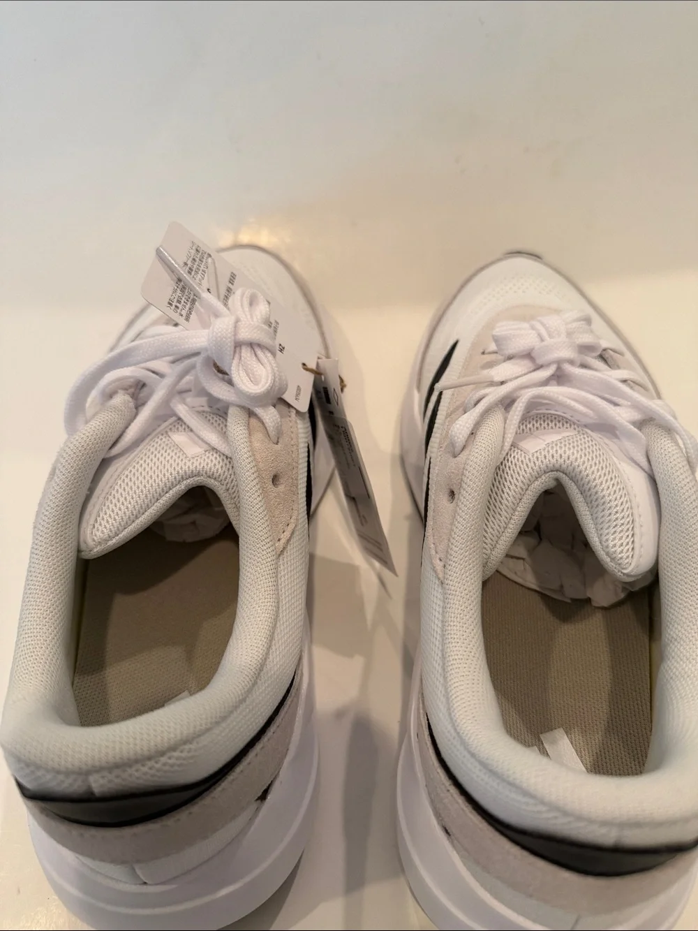 NWT Adidas White and Black Casual LightShift Running Shoes Size 8.5